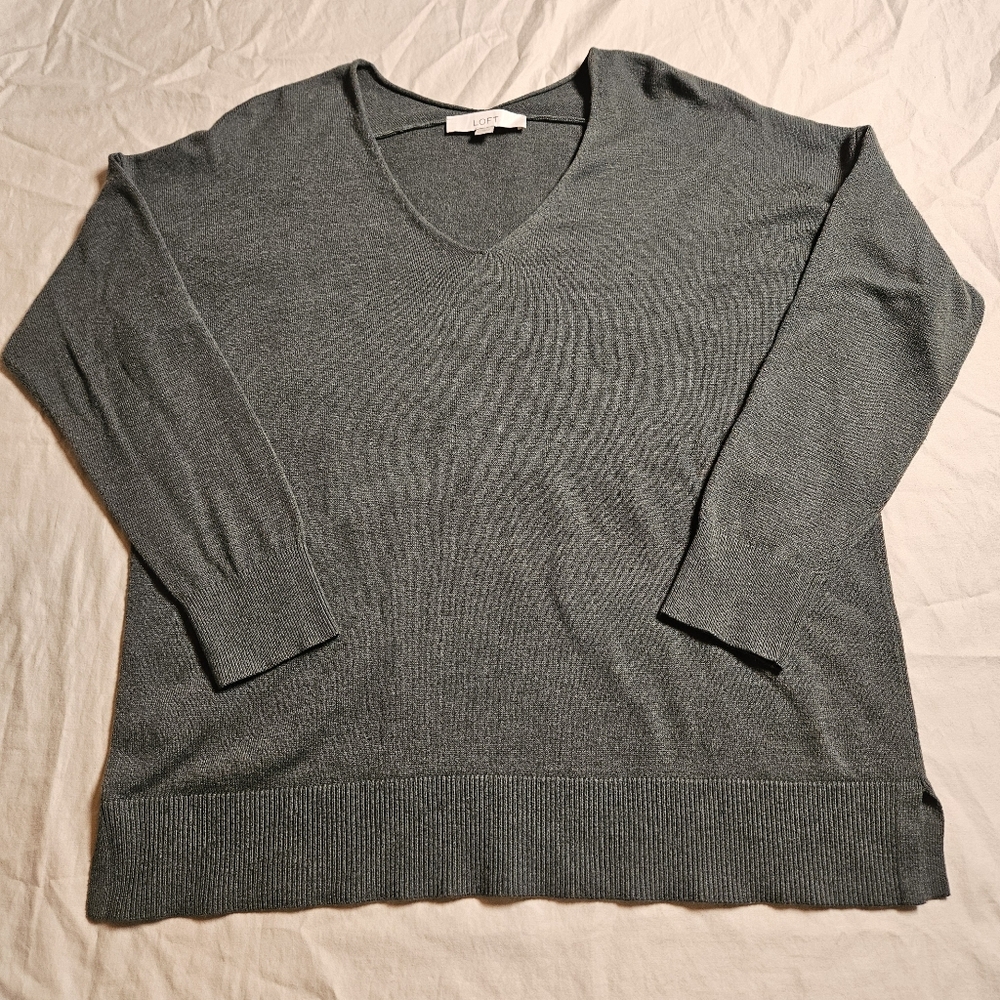 LOFT Women's Green V-Neck Sweater Size L Large Relaxed Fit Pullover Top